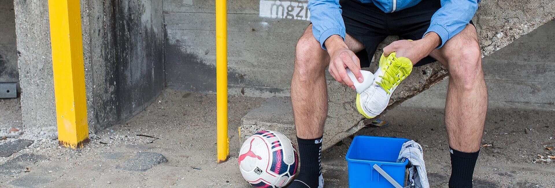 Fußballschuhe aus Synthetik richtig säubern