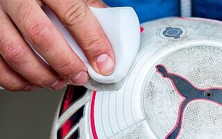 Fußballschuhe aus Synthetik richtig säubern